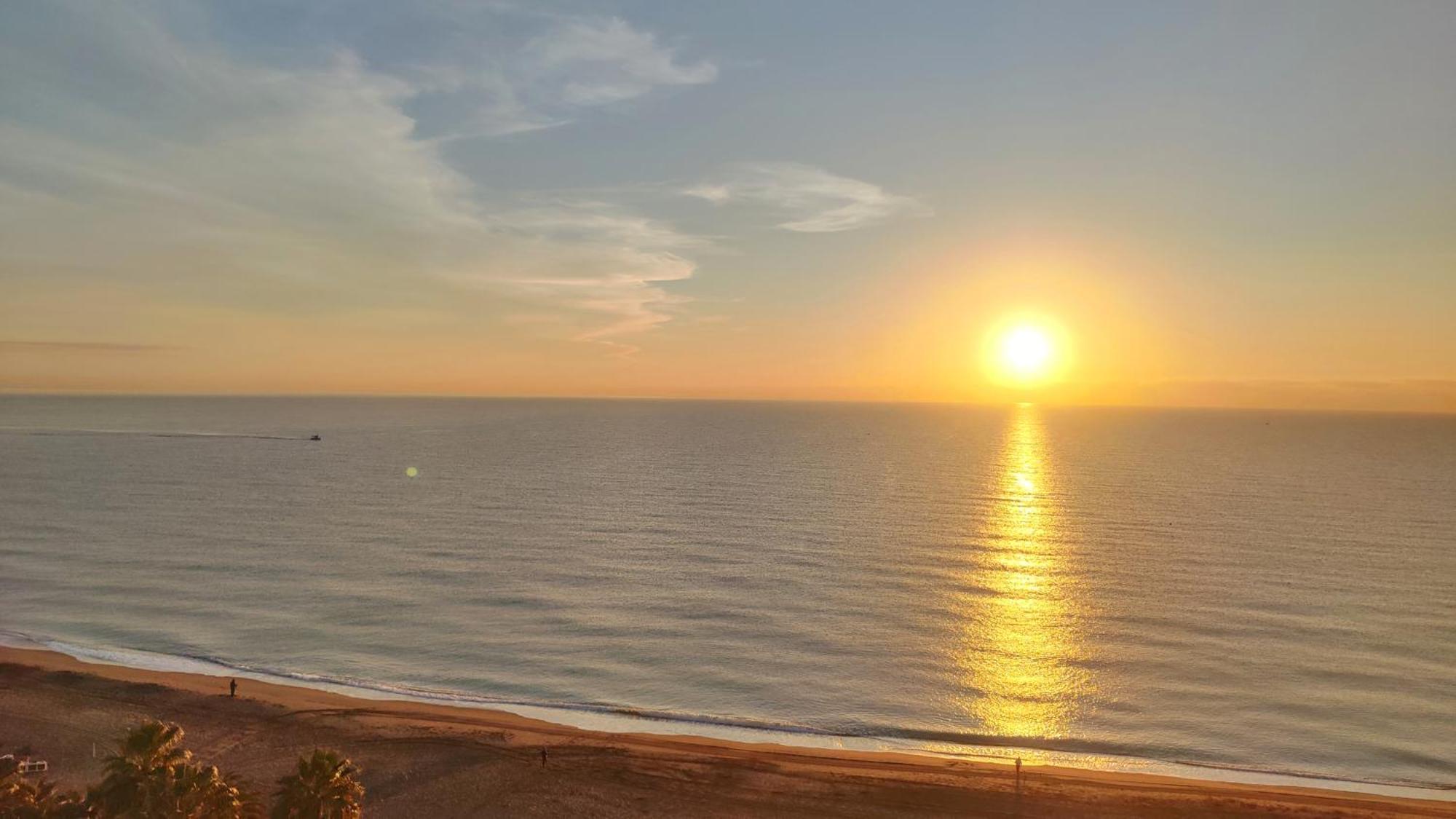 BEACHFRONT -- NEW LUXURY Apartment -- 1ª Linea Playa -- CENTRO de Fuengirola -- Private PARKING -- Panoramic Sea Views Exterior foto
